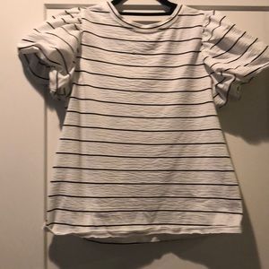 Puffy sleeves adorable top!!